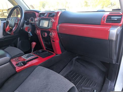 Used 2019 Toyota 4Runner image 9