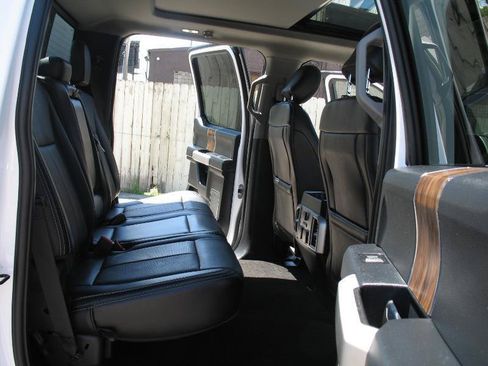 Used 2019 Ford F150 Lariat w/ Equipment Group 502A Luxury AWD/4WD image 28