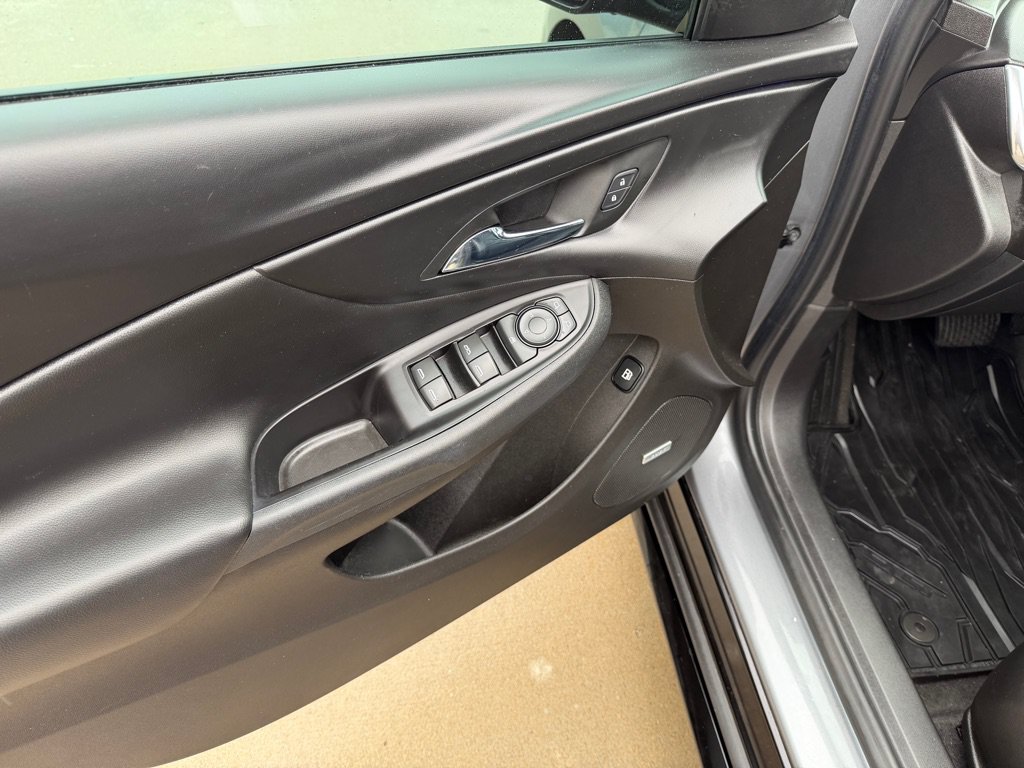 Used 2018 Chevrolet Volt Premier w/ Driver Confidence Package FWD image 22