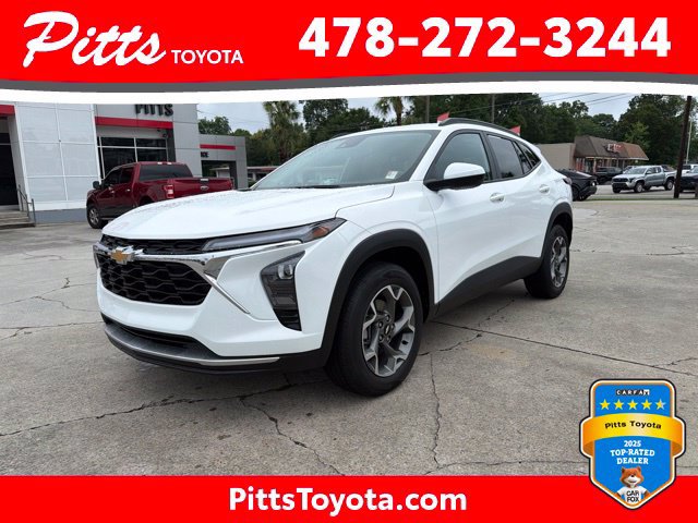 Used 2025 Chevrolet Trax LT FWD image 1