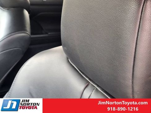 Used 2020 Toyota Highlander XLE AWD/4WD image 15