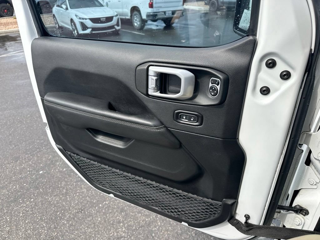 Used 2020 Jeep Gladiator Overland AWD/4WD image 23