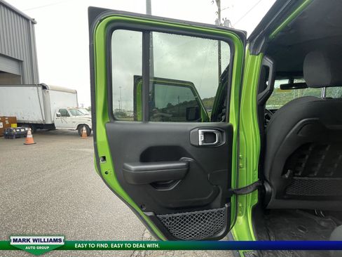 Used 2018 Jeep Wrangler Unlimited Rubicon image 14