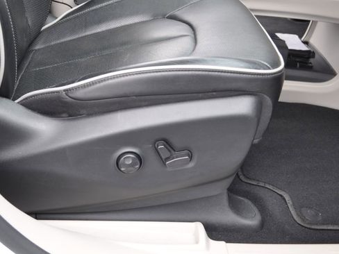 Used 2022 Chrysler Pacifica Limited image 26