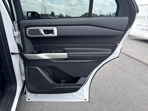 Used 2021 Ford Explorer XLT AWD/4WD image 35