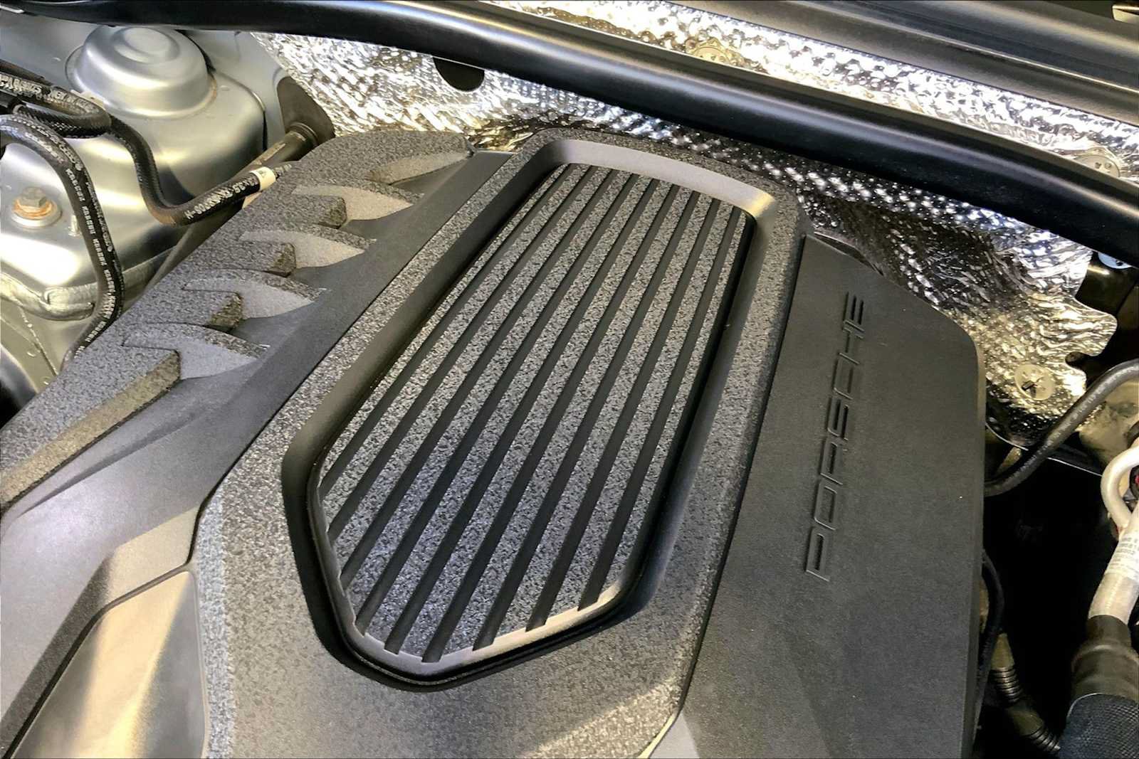 Certified 2023 Porsche Macan AWD/4WD image 33