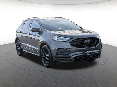 Used 2022 Ford Edge SE w/ Black Appearance Package image 3