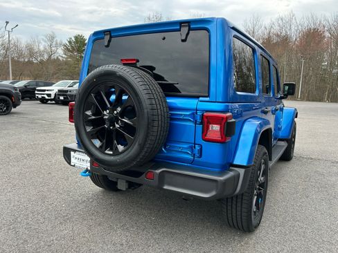 Used 2023 Jeep Wrangler Unlimited Sahara w/ Cold Weather Group AWD/4WD image 5