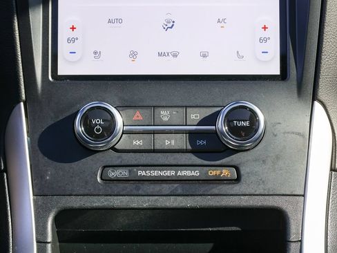 Used 2024 Ford Edge ST-Line w/ Class II Trailer Tow Package AWD/4WD image 13