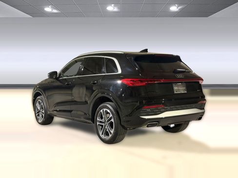 Used 2025 Audi Q5 Premium w/ Convenience Package AWD/4WD image 3