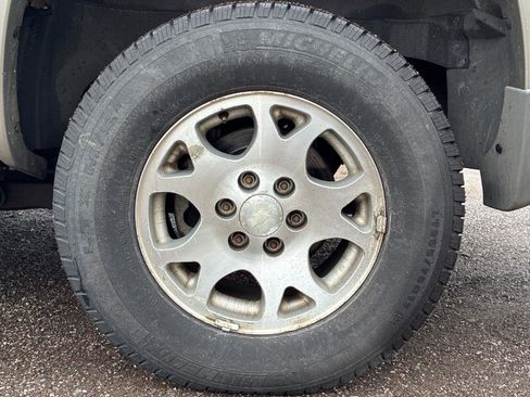 Used 2002 Chevrolet Suburban Z71 image 29