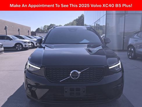 Used 2025 Volvo XC40 B5 Plus AWD/4WD image 2