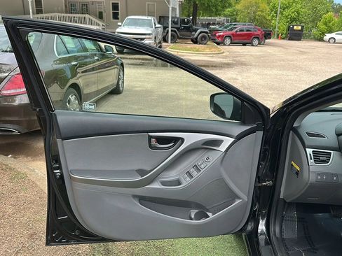 Used 2012 Hyundai Elantra Limited FWD image 16