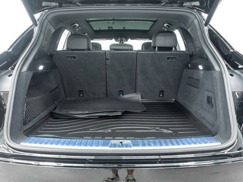 Used 2023 Porsche Cayenne AWD/4WD image 31