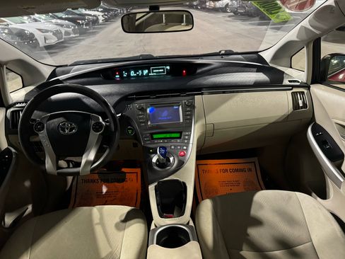 Used 2014 Toyota Prius Three image 11