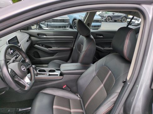 Used 2025 Nissan Altima 2.5 SR FWD image 14