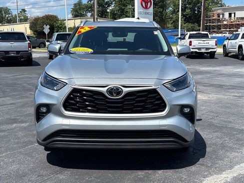 Used 2022 Toyota Highlander XLE AWD/4WD image 24