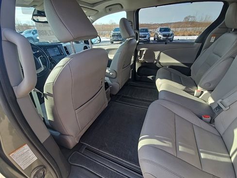 Used 2020 Toyota Sienna XLE image 16