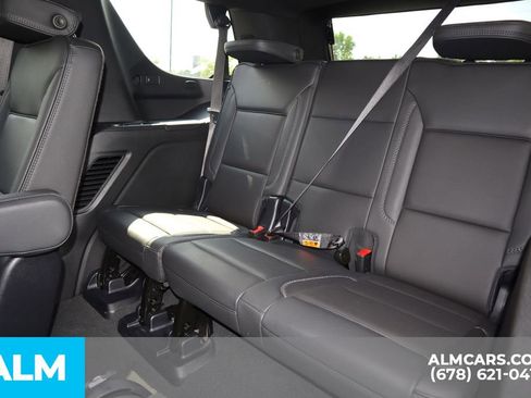 Used 2025 GMC Yukon Denali RWD image 19