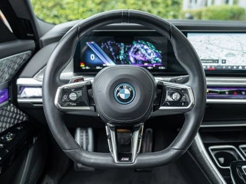 Used 2023 BMW i7 xDrive60 w/ Executive Package 2 AWD/4WD image 28
