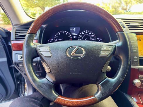 Used 2011 Lexus LS 460 image 40