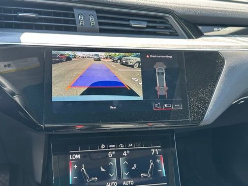 Used 2022 Audi e-tron Premium AWD/4WD image 28