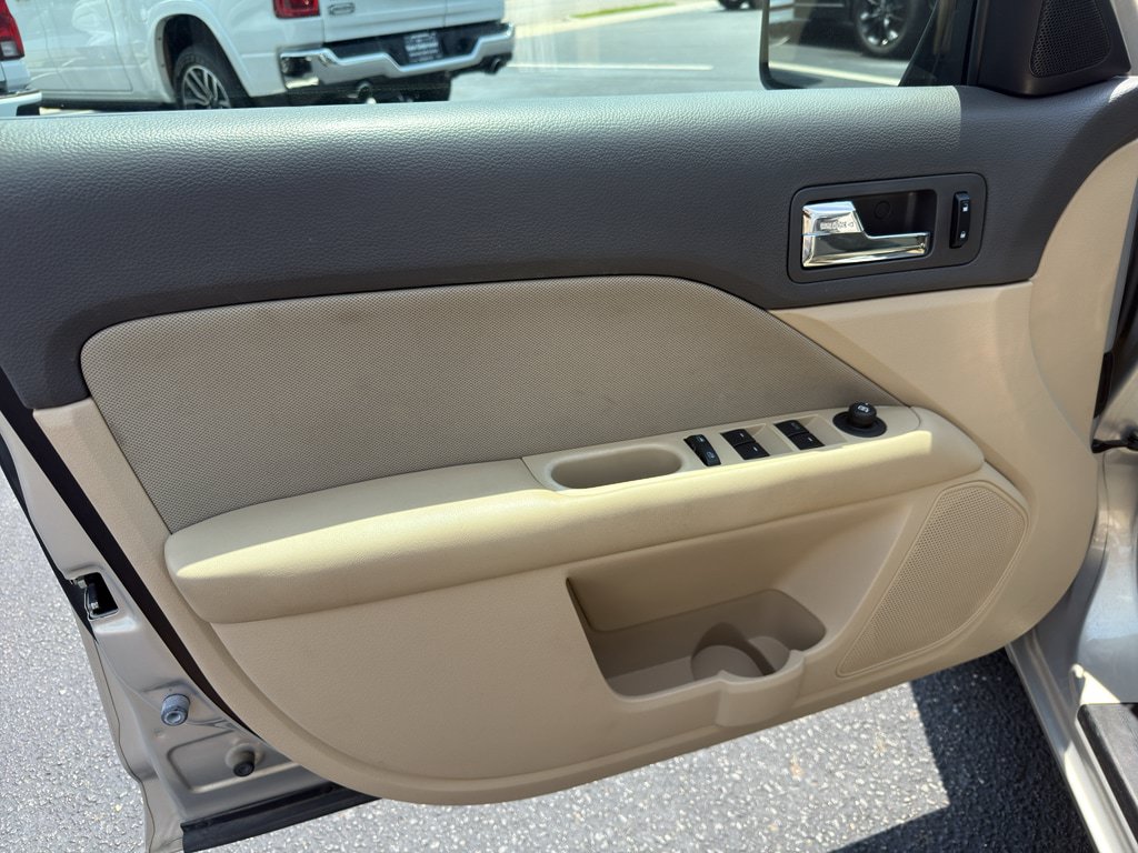 Used 2010 Ford Fusion SE FWD image 26