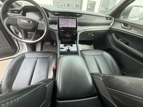 Used 2024 Jeep Grand Cherokee L Limited image 26
