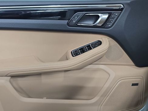 New 2026 Porsche Macan image 22