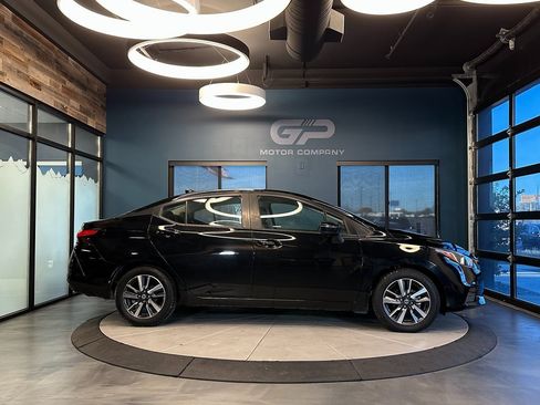 Used 2021 Nissan Versa SV image 2