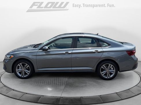 Used 2023 Volkswagen Jetta SE w/ Panoramic Sunroof Package FWD image 4