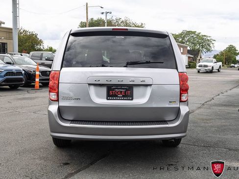 Used 2019 Dodge Grand Caravan SE FWD image 14