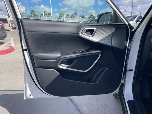 Used 2024 Kia Soul LX w/ Option Group 015 image 12