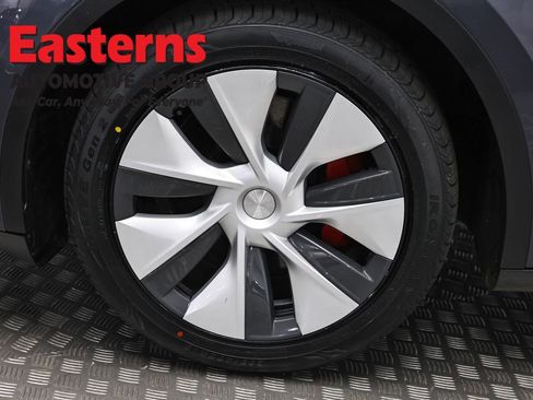 Used 2022 Tesla Model Y Long Range AWD/4WD image 26