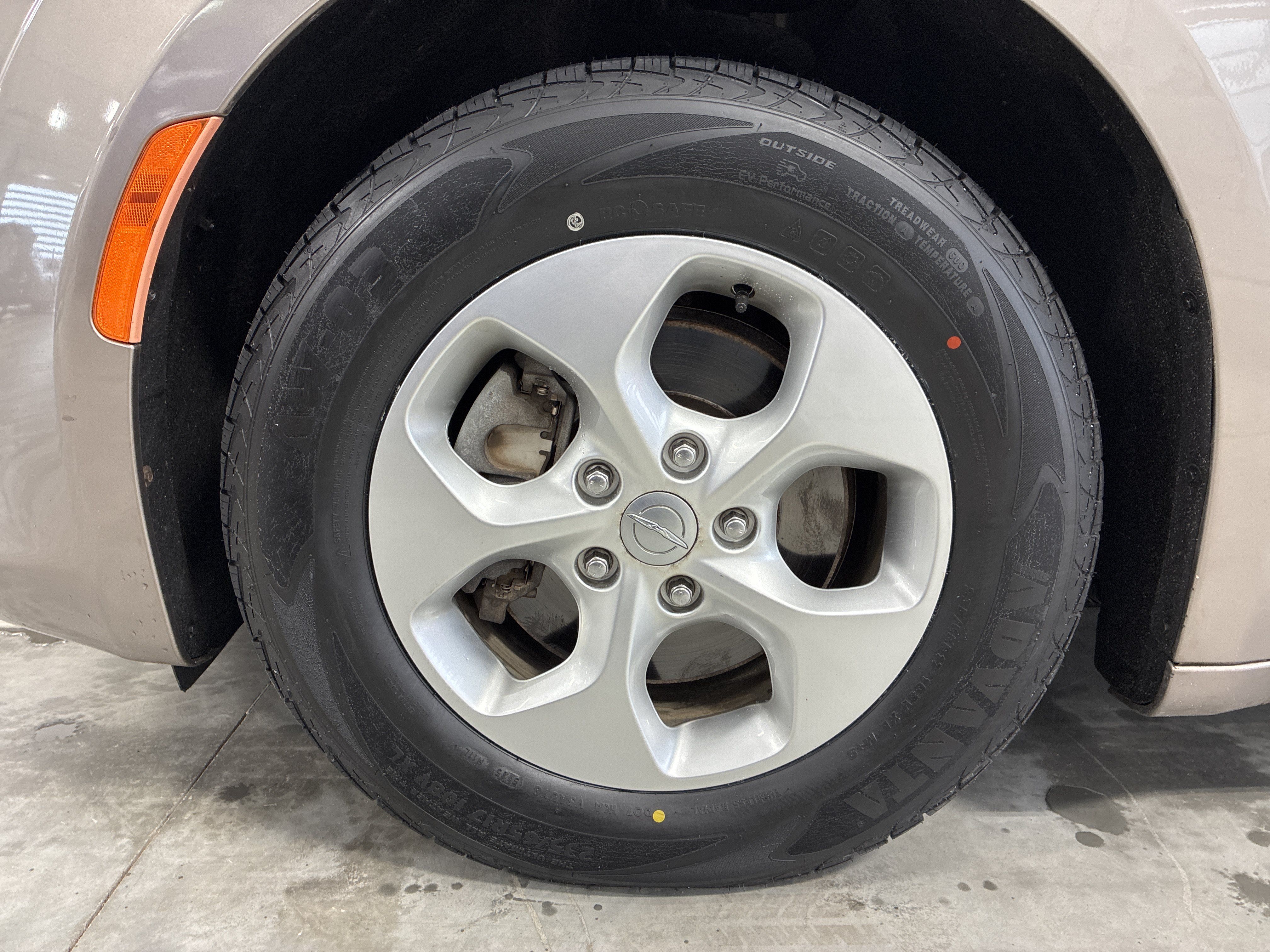 Used 2017 Chrysler Pacifica Touring-L Plus FWD image 34