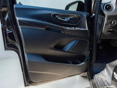 Used 2016 Mercedes-Benz Metris Passenger image 6