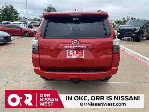 Used 2022 Toyota 4Runner SR5 Premium image 4
