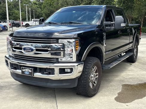 Used 2018 Ford F250 Lariat w/ Lariat Value Package AWD/4WD image 9