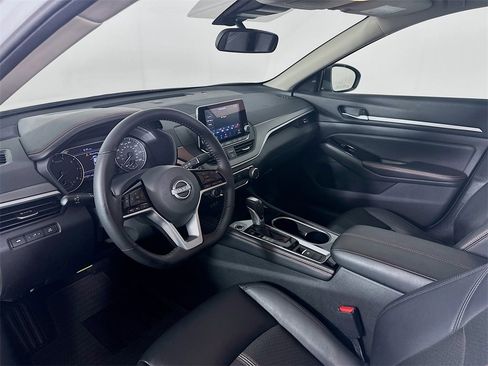 Used 2025 Nissan Altima 2.5 SR image 27