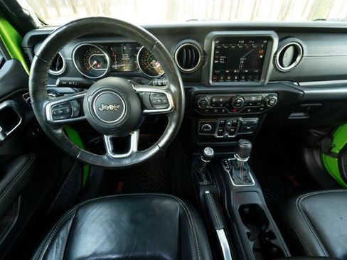 Used 2019 Jeep Wrangler Unlimited Sahara w/ Uconnect 4C Nav & Sound Group image 15