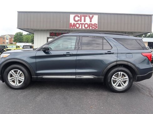 Used 2022 Ford Explorer XLT w/ Equipment Group 202A AWD/4WD image 10