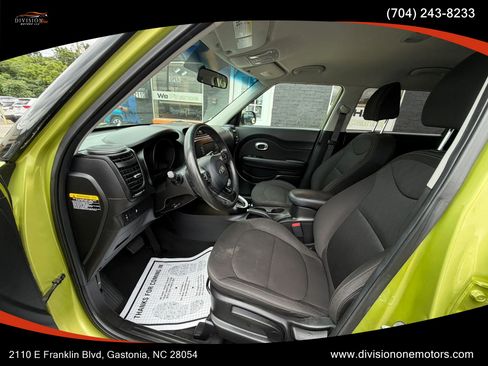Used 2018 Kia Soul FWD image 9