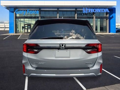 New 2026 Honda Odyssey Touring image 4