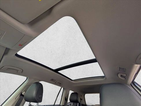 Used 2021 Volkswagen Atlas SEL Premium image 14