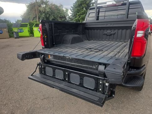 Used 2025 Chevrolet Silverado 1500 LT Trail Boss w/ LT Trail Boss Premium Package AWD/4WD image 19
