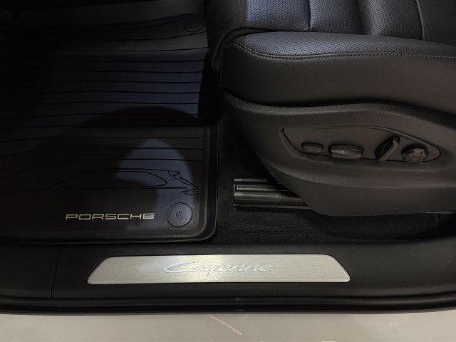 Certified 2026 Porsche Cayenne AWD/4WD image 31