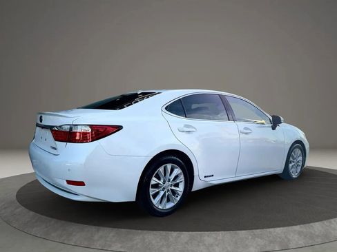 Used 2013 Lexus ES 300h w/ Luxury Pkg FWD image 12