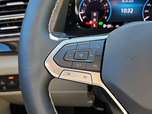 New 2026 Volkswagen Atlas SE image 17