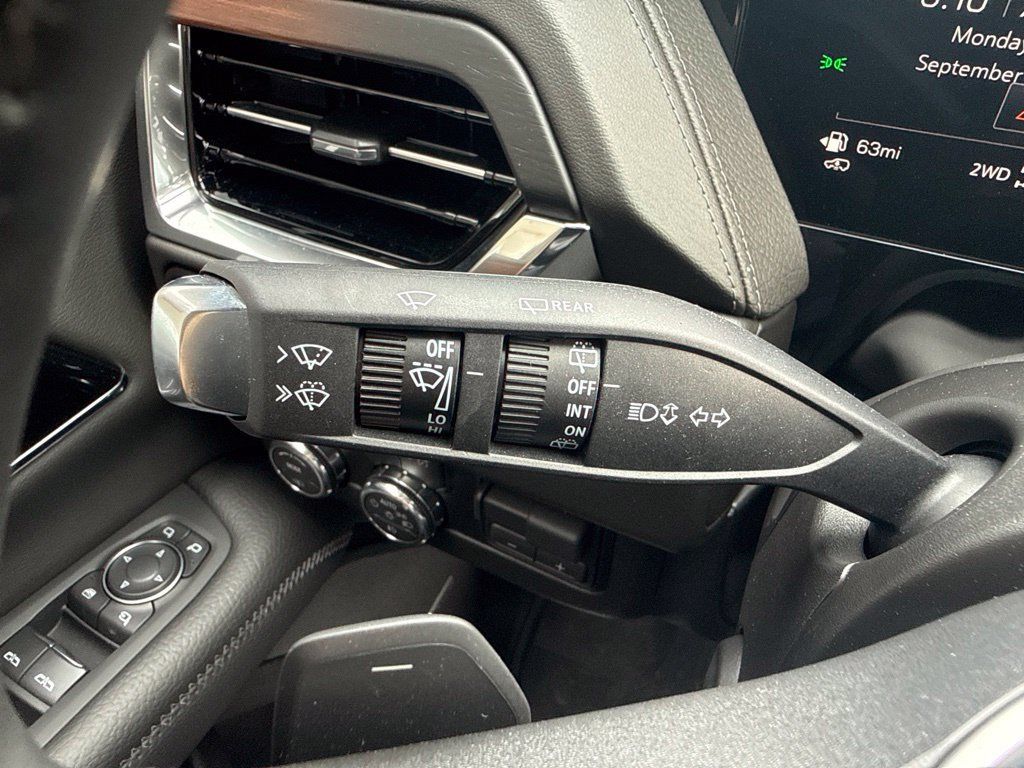 Used 2026 GMC Yukon Denali w/ Denali Reserve Package AWD/4WD image 31