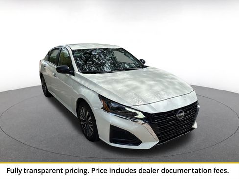 Used 2025 Nissan Altima 2.5 SV FWD image 1